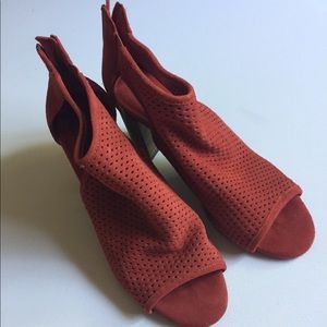 Perforated ankle bootie